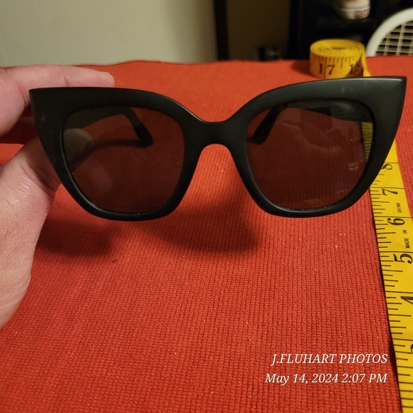 Toms Sydney Travelers Collection Cat EYE Matte Black Sunglasses - Picture 3 of 13